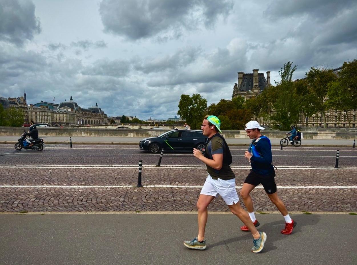 Coureurs sur les quais, Paris