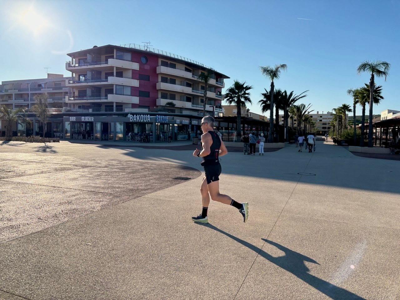 Coureur au coucher du soleil